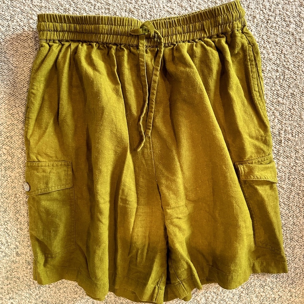 Vintage olive green relaxed shorts with cargo pockets